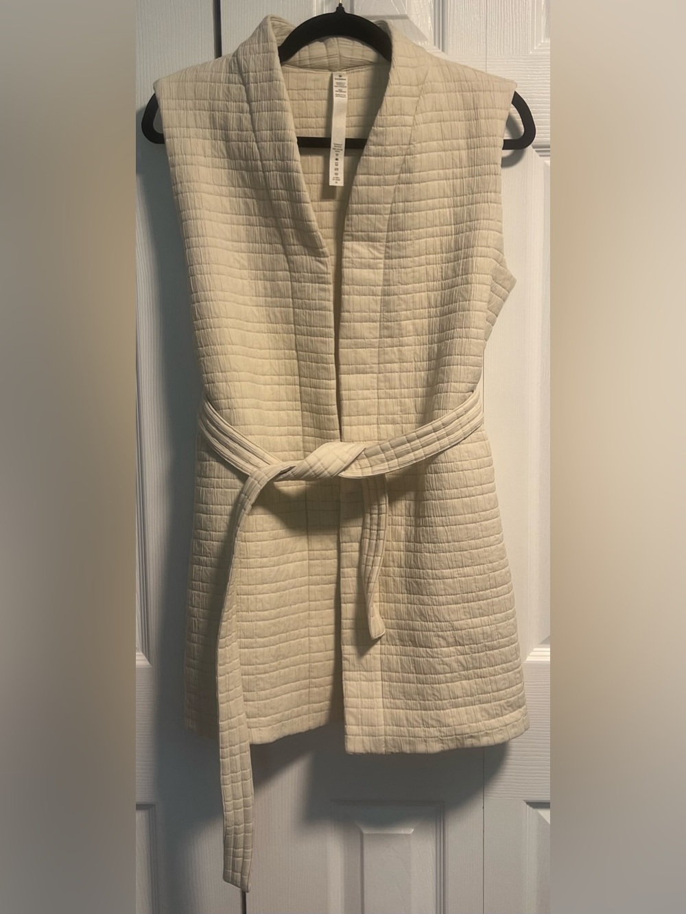 Lululemon Serene Travels Vest in Cream